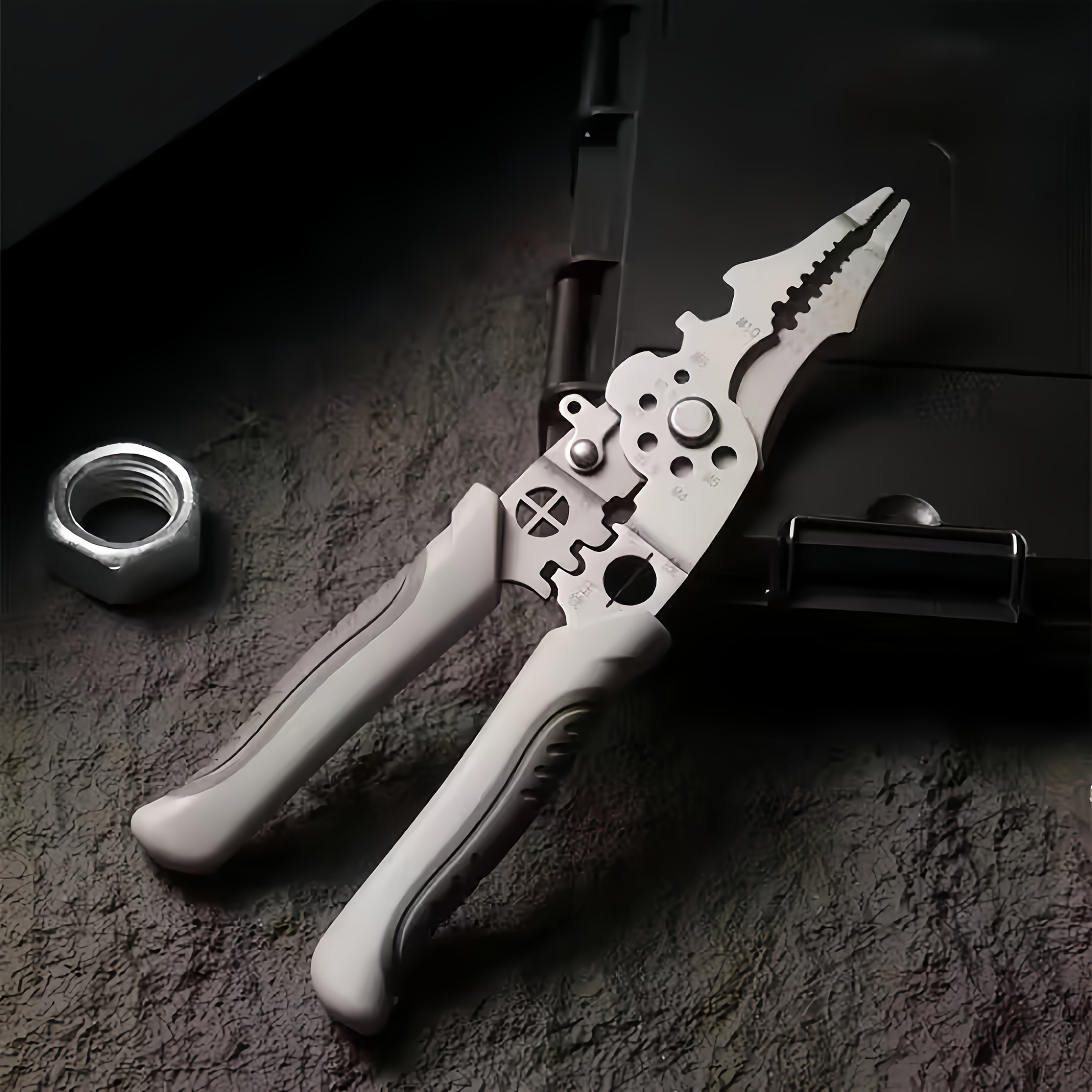 21-u-1 Teška Multifunkcionalna Pinceta za Skidanje Izolacije, Alat sa Električnom Pincetom i Glavom Odvijača - Ručna Upotreba, Ergonomična Drška, Kompaktan Sve-u-Jednom Alat za Električare, DIY i Kućne Popravke - Izdržljiv Metal (Bez Baterija), Savršen Poklon