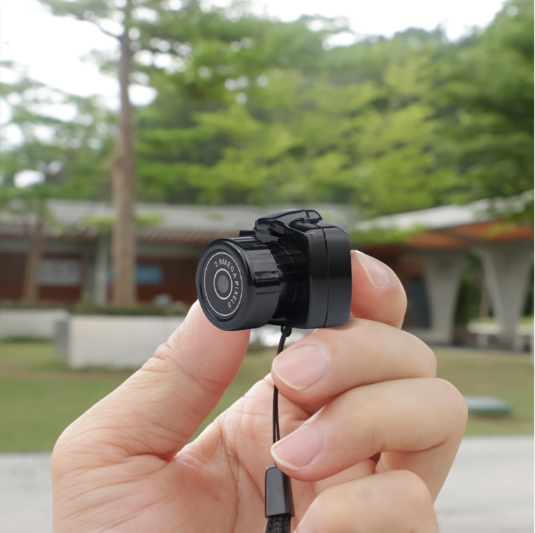 Kompaktna kamera, uređaj za snimanje video zapisa, ultra-kompaktna sigurnosna kamera, prenosivi DV za sportove na otvorenom, Y2000 mini nadzorna kamera sa funkcijom privezka za ključeve.