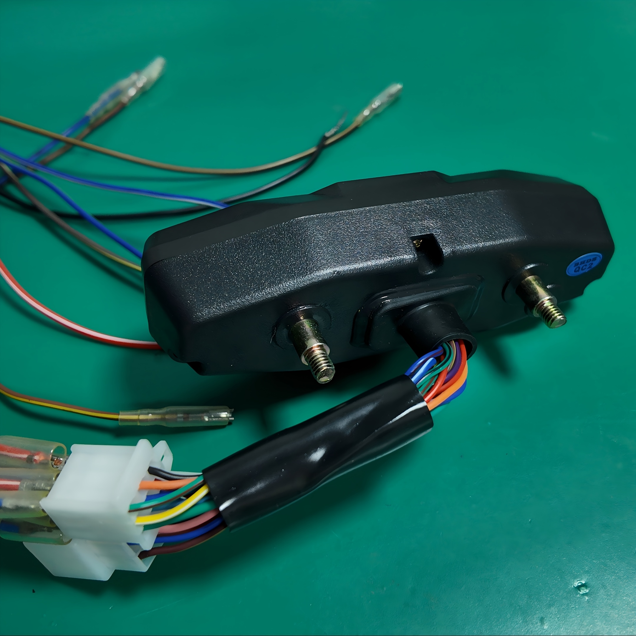 Univerzalni Mini Moto Digitalni Tahometar, Brzinomer i Brojač Kila za Displej Kontrolne Table Motocikla, Pogodan za Različite Tipove Motocikala - Rezervni Delovi i Dodatke, Bez Baterije