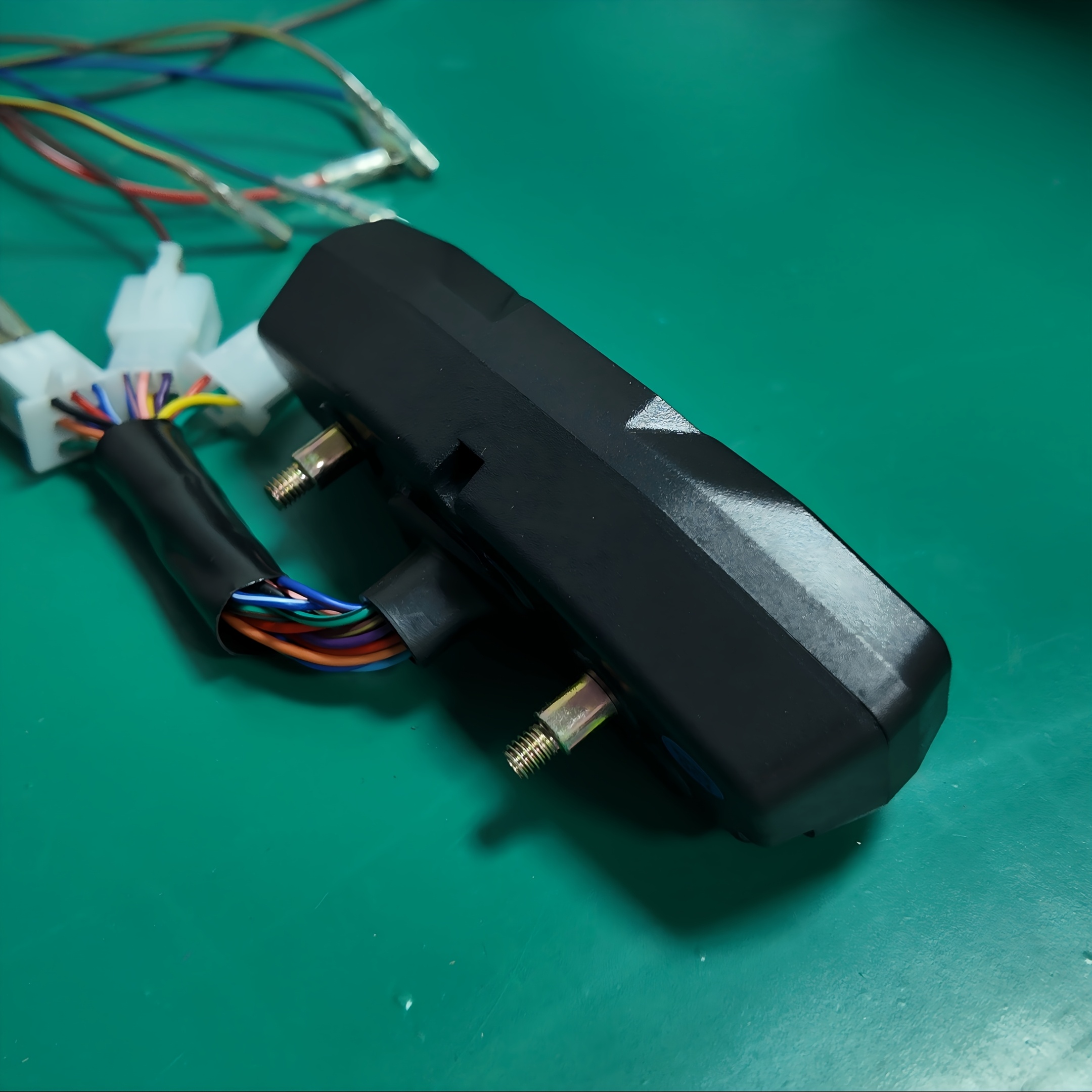 Univerzalni Mini Moto Digitalni Tahometar, Brzinomer i Brojač Kila za Displej Kontrolne Table Motocikla, Pogodan za Različite Tipove Motocikala - Rezervni Delovi i Dodatke, Bez Baterije