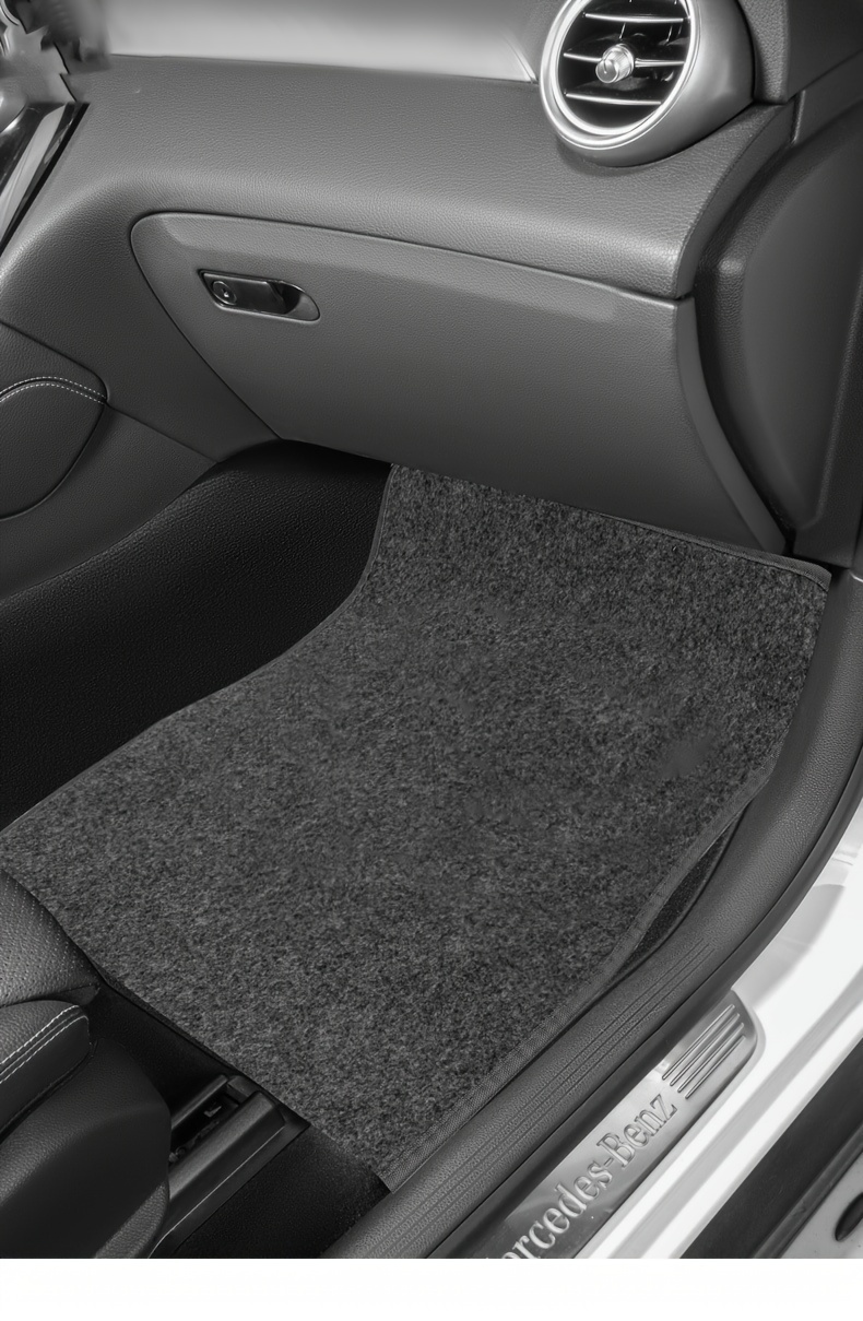 Set od 4 auto patosnike, pogodni za vozača i suvozača - Izrađeni od izdržljivog PVC-a sa đonom otpornim na klizanje, dizajnirani za sve vremenske uslove i lako se postavljaju (kompatibilni sa većinom kamiona i SUV vozila)