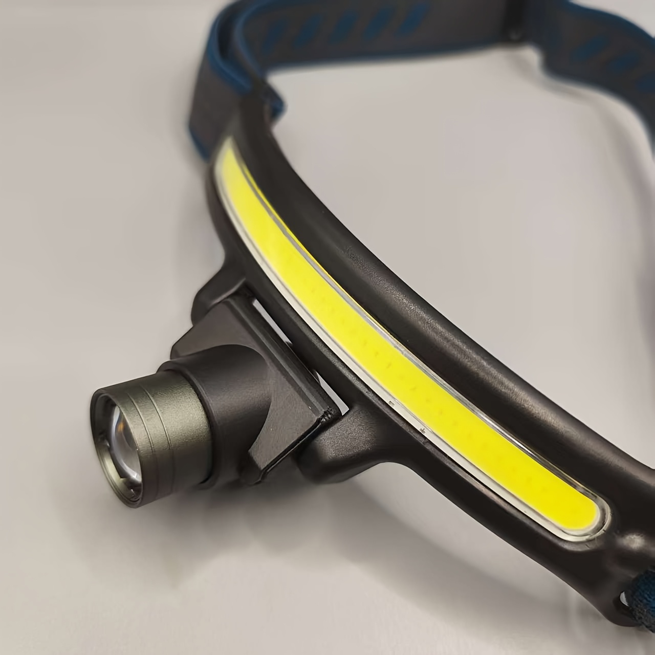 Ultra Svetla Pokretna Senzorska Čeona Lampica i Reflektor sa USB Baterijom, 6 Režima Svetla, 1200mAh, Pogodna za Radionicu, Kampovanje, Hitne Slučajeve, Ruke Slobodne Radna Lampica sa Detekcijom Pokreta za Spoljnu Upotrebu