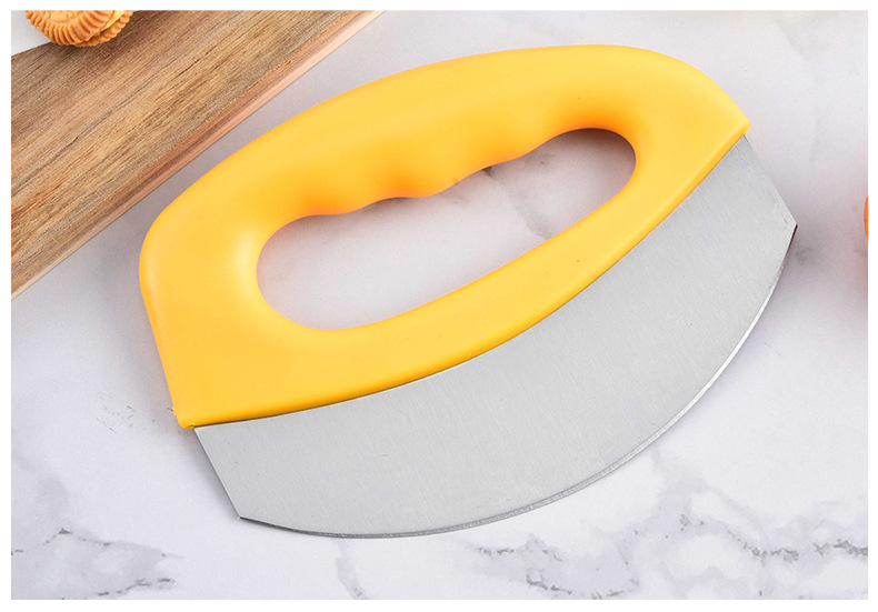 Višenamenski sekač za picu i prstenaste seckalice od nerđajućeg čelika sa ergonomskom ručkom - Izdržljivi nož za precizno sečenje, pite, sira, povrća, pečenje - Trajni kuhinjski alat sa sigurnosnom bravom i dizajnom koji se lako čisti - Idealan za kućnu i profesionalnu upotrebu