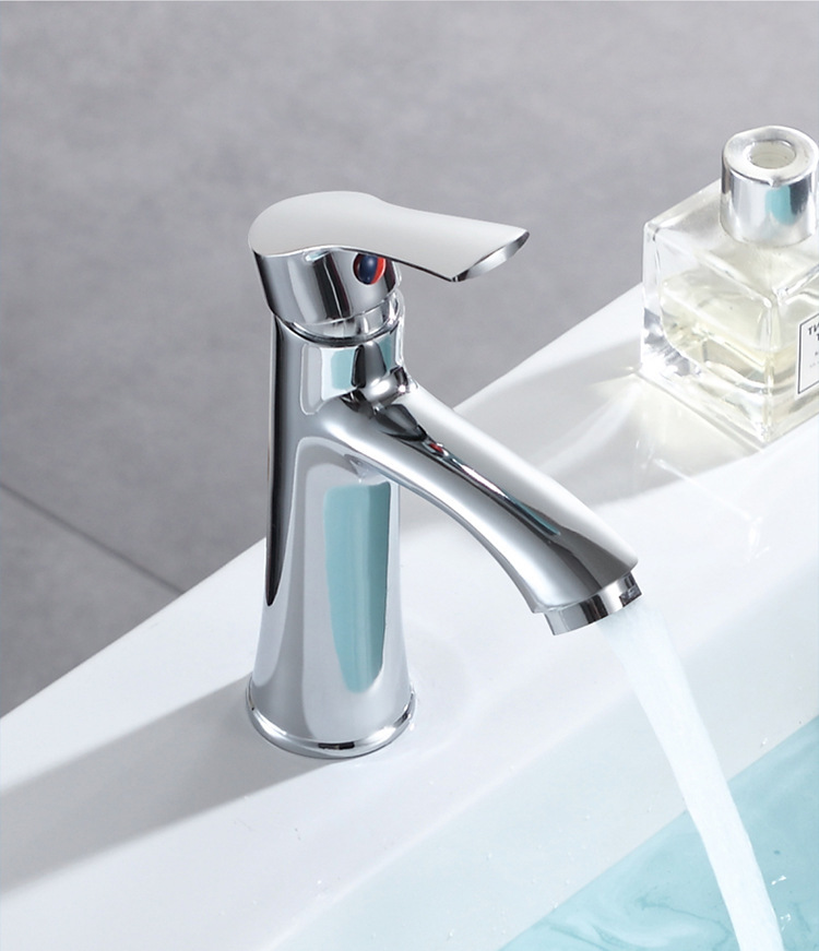 Jednoručna slavina za lavabo sa mešalicom za toplu i hladnu vodu - rotaciona ručka, hromirana završna obrada, evropski navoj, izdržljiva konstrukcija za kupatilo, kuhinju ili pomoćni sud - jednostavna instalacija, dizajn koji štedi prostor