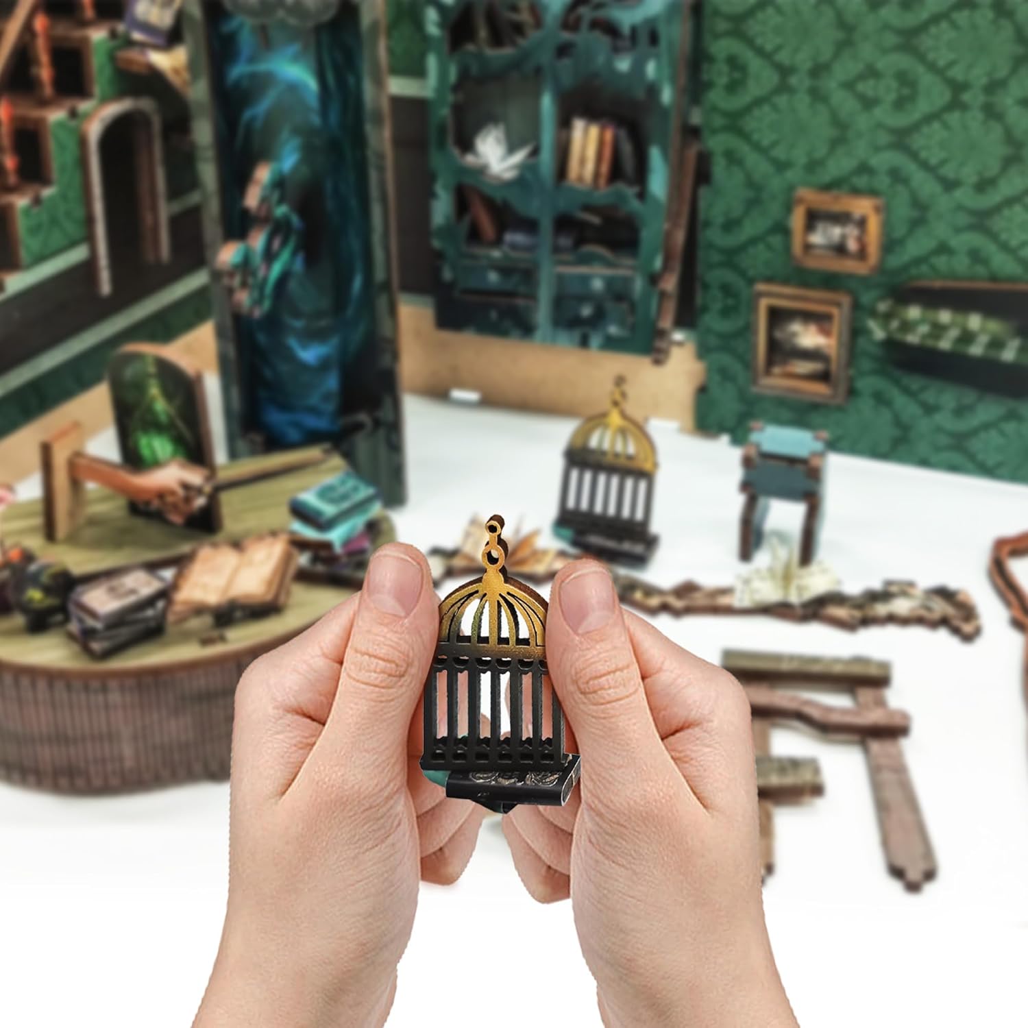 Kompleti za kutak za knjige za odrasle - Napravite svoj vlastiti minijaturni umetak za policu za knjige sa LED osvetljenjem, maštoviti kompleti za izradu knjižnog kutka, dekoracija sobe za fantazijsku tavern dioramu, savršen poklon za ljubitelje knjiga, kutak čuda i knjiga.