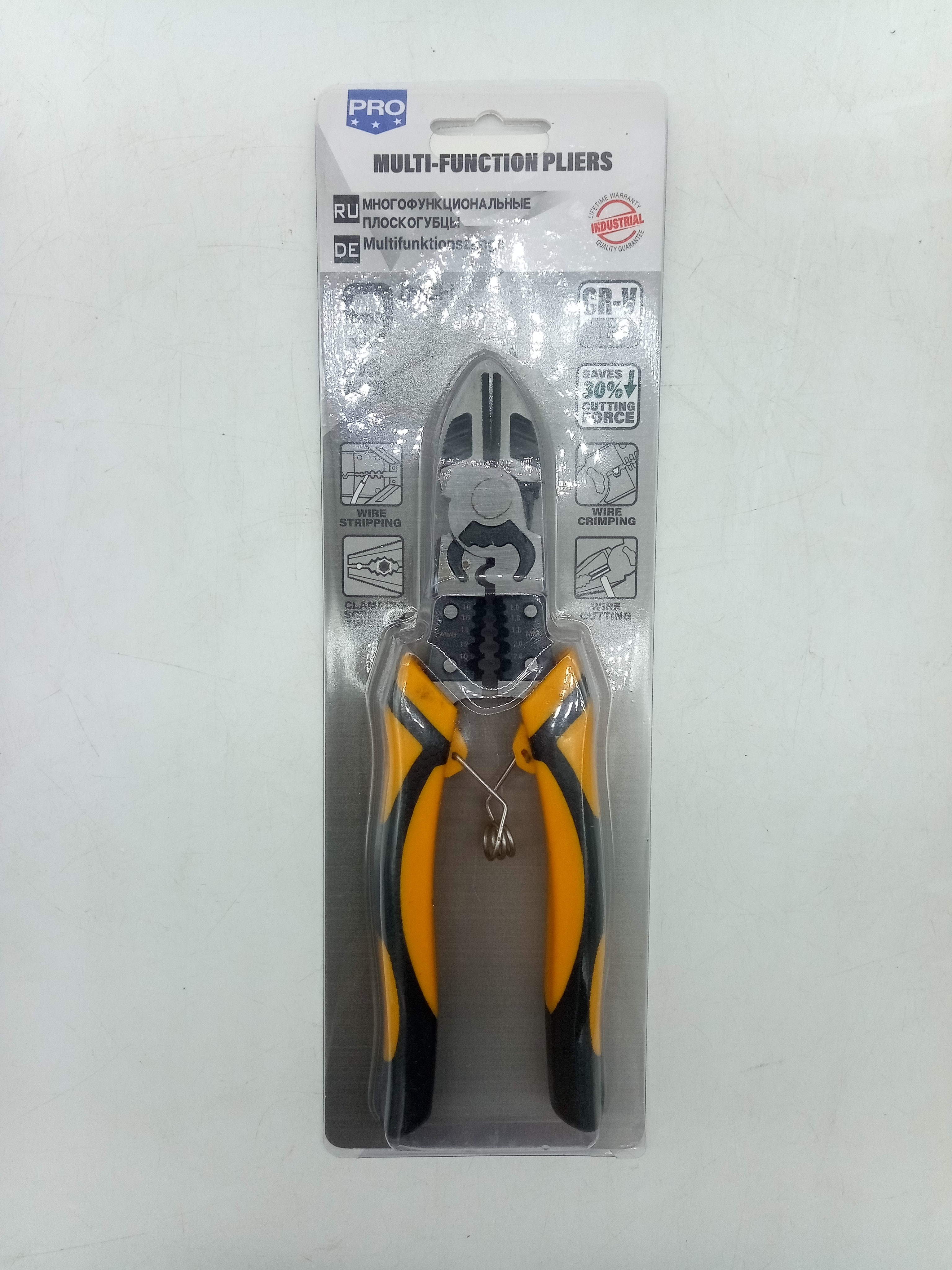 Višenamenska električarska klešta sa udobnim držanjem, igličastim vrhom, mogućnošću dijagonalnog sečenja i dizajnirana za različite primjene u rukama.