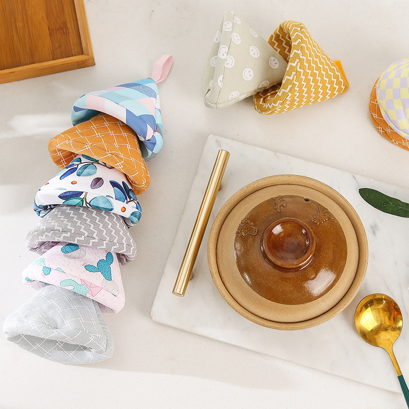 Rukavice otporne na visoke temperature sa trouglastom toplotnom izolacijom za gvozdene lonce i poklopce