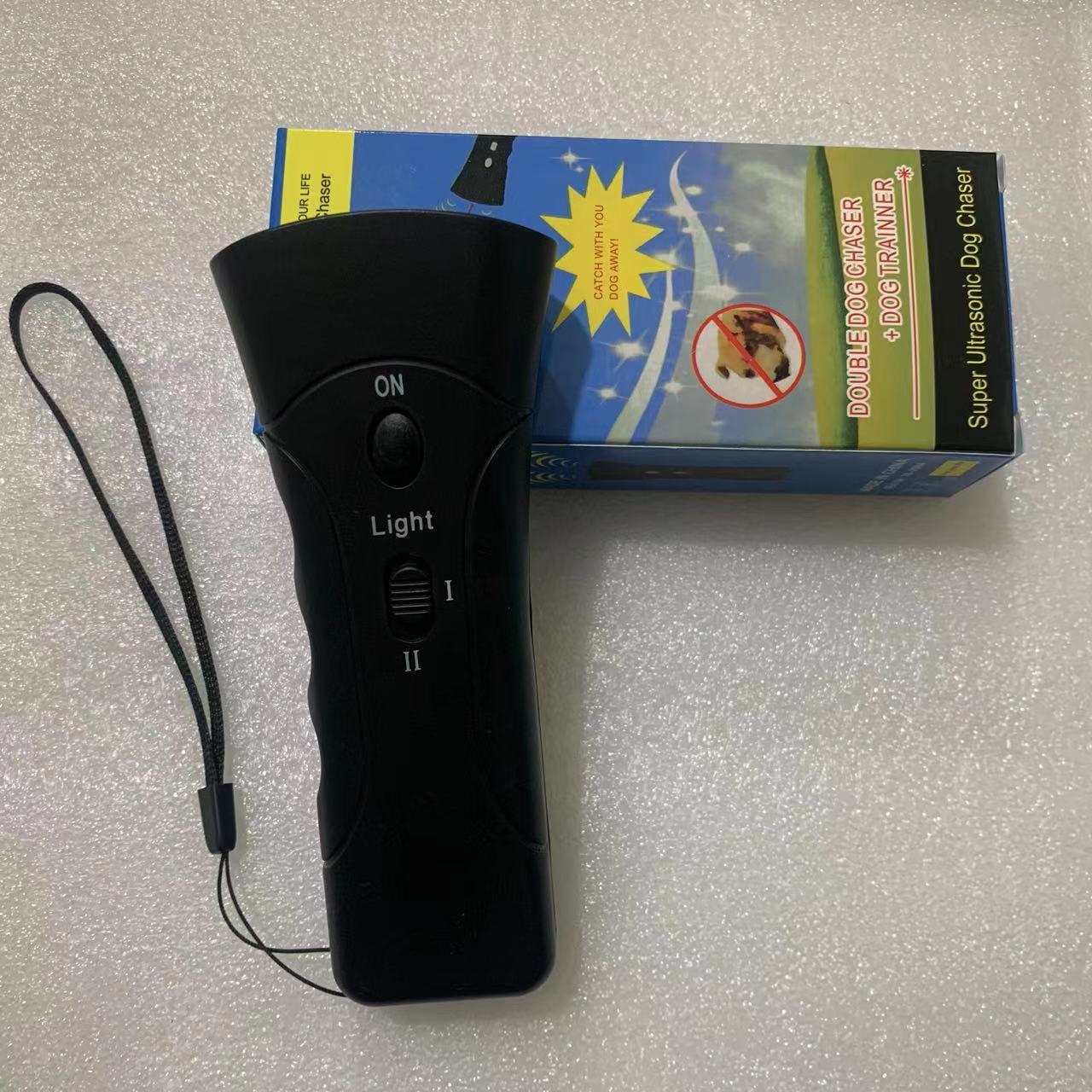 Prenosivi uređaj sa zvučnim talasima za odbijanje pasa, sa funkcijom protiv lajanja i UV svetlom, punjenje preko USB-a, idealan za spoljašnje prostore