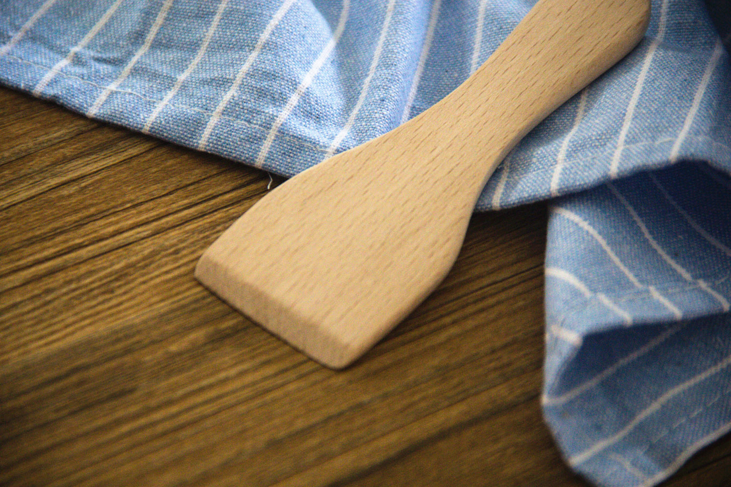 Svestrani Drveni Pribor za Kuvanje | Špatula, Strugač, Podizač Pite, Okretanje Kreme, BBQ Hvataljke sa Ručkama Lakim za Hvatanje - Obavezno