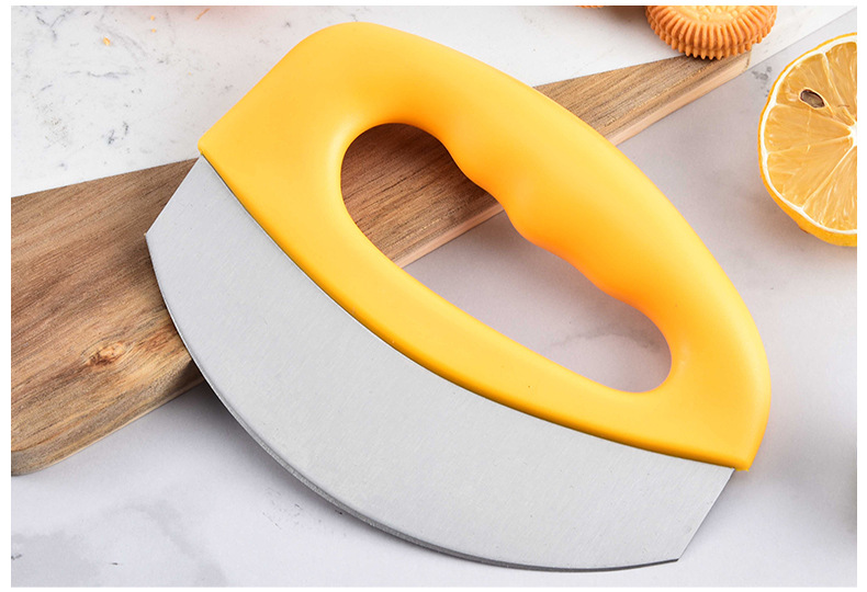 Višenamenski sekač za picu i prstenaste seckalice od nerđajućeg čelika sa ergonomskom ručkom - Izdržljivi nož za precizno sečenje, pite, sira, povrća, pečenje - Trajni kuhinjski alat sa sigurnosnom bravom i dizajnom koji se lako čisti - Idealan za kućnu i profesionalnu upotrebu