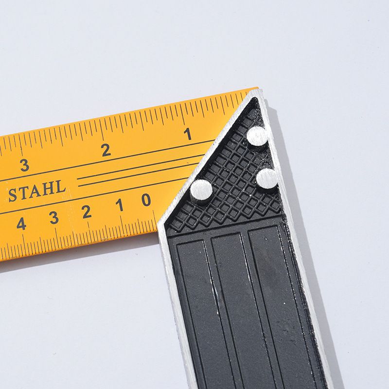 Žuta aluminijumska osnova, žuti lak ugao veličine, žuti lak ugaoni merač, čelična traka, drvodeljski blato pravougli merač