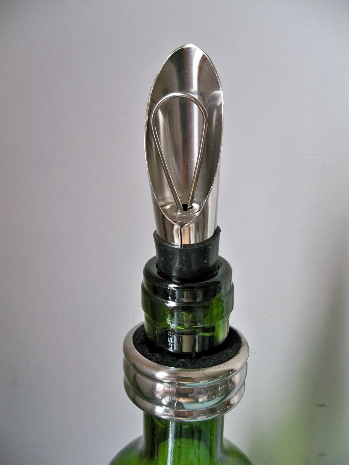 5 komada Premium Set Pribora za Vino - Čepovi za Vinske Flaše od Nerđajućeg Čelika sa Ergonomskim Drškama, Magnetnim Zatvaranjem i Sigurnim Hvatom - Idealno za Ljubitelje Vina