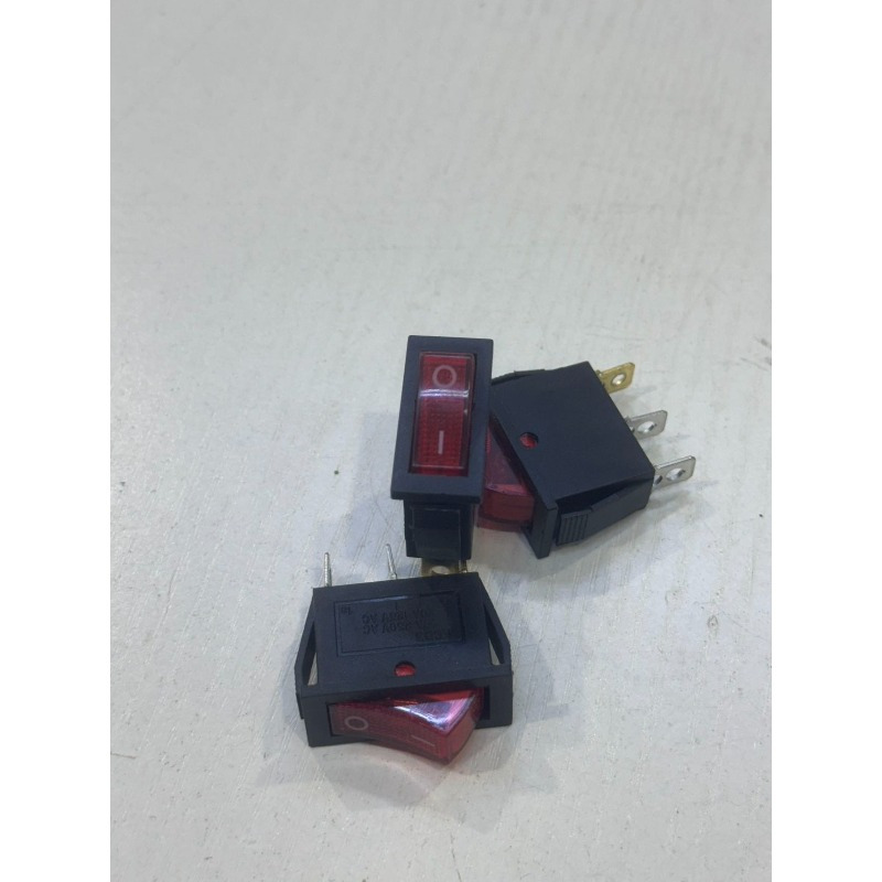 Prekidači u obliku broda često koriste pot prekidače sa svetlima i podiznim pločama