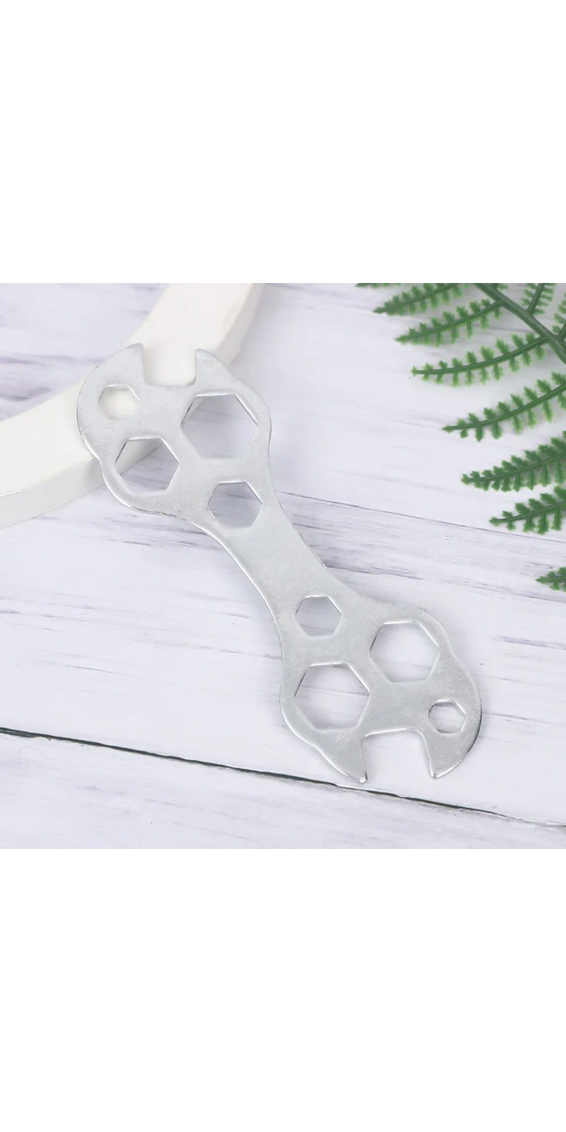 1 Set multifunkcionalnih ključeva u obliku dijamanta | Gvozdeni materijal, mešovitih boja, za popravku i održavanje bicikala sa mehanizmom za zatezanje