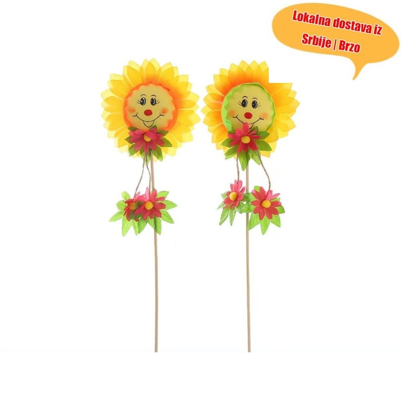 Rekviziti za pastoralnu scenu sa kostimom straha ukrasenim suncokretima za Uskrs