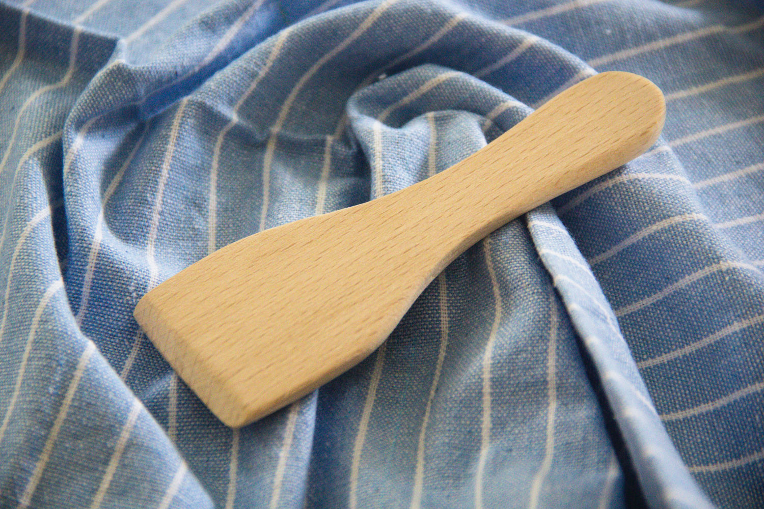 Svestrani Drveni Pribor za Kuvanje | Špatula, Strugač, Podizač Pite, Okretanje Kreme, BBQ Hvataljke sa Ručkama Lakim za Hvatanje - Obavezno