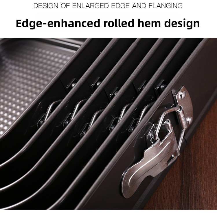 Kolekcija od pet četvrtastih posuda za cheesecake, dizajniranih da ne propuštaju i imaju nelepljivi premaz sa uklonjivom bazom. Izdržavaju visoke temperature i idealne su za pečenje kolačića, pite od palačinki, sunđerastih kolača, voćnih tart.