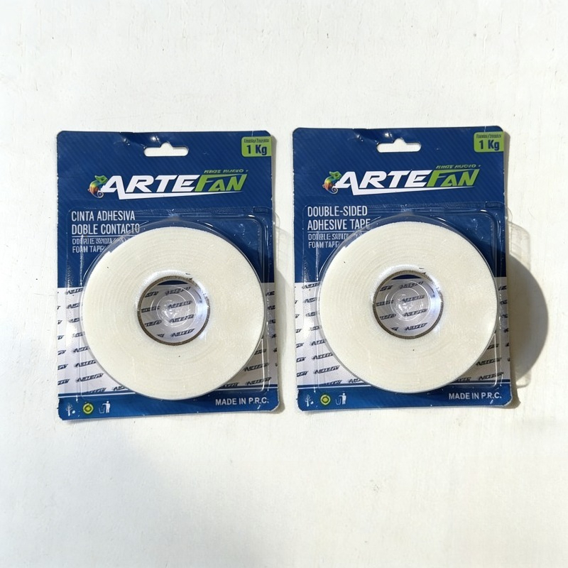 ARTEFAN Izdržljiva dvostrana pena traka, nosivosti do 1Kg, sa robusnim lepkom pogodna za metal, plastiku, drvo i razne zadatke popravke u domaćinstvu
