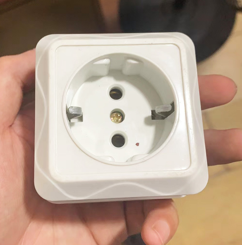 Površinski montirana euro-standardna vodootporna utičnica sa poklopcem za jednu i dvije osobe, kružni izvor napajanja u evropskom stilu, vodootporne električne stanice, vanjske električne utičnice, komercijalna upotreba, renoviranje doma