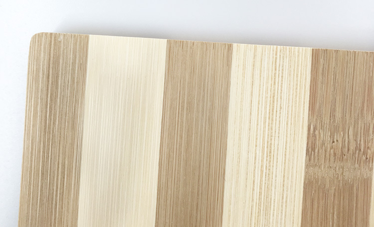 Drvene daske za sečenje dimenzija 30*20cm, 36*26cm ili 40*30cm su savršene za upotrebu u kuhinji, idealne za pripremu mesa, sira, hleba, povrća i voća, što ih čini odličnim za kućne i studentske kuhinje.