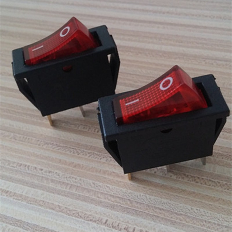 Prekidači u obliku broda često koriste pot prekidače sa svetlima i podiznim pločama