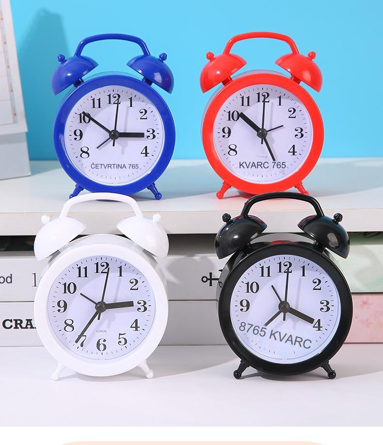 Simpatičan mali budilnik za učenike, stoni i noćni sat sa glasnim zvukom za savršeno jutro