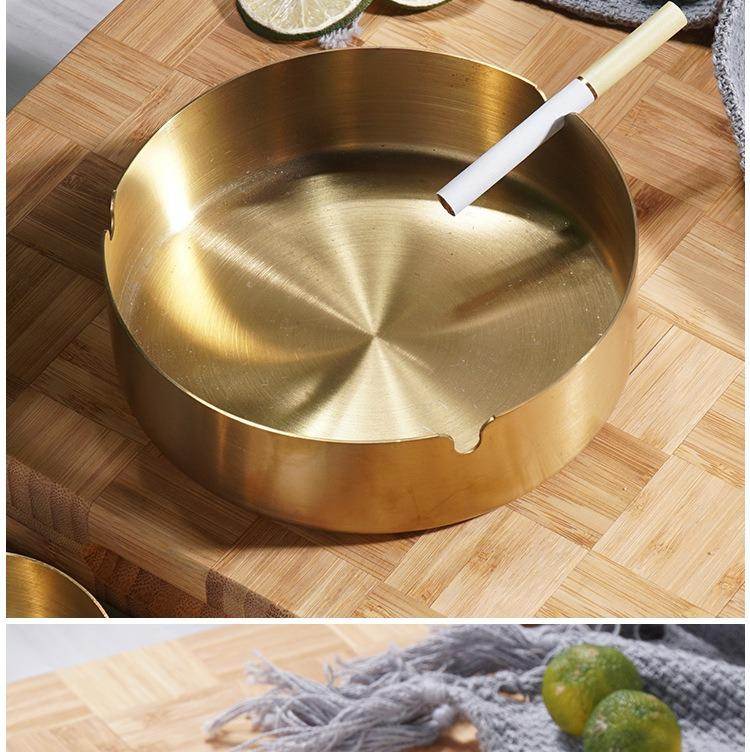 Teška vetrootporna pepeljara od nehrđajućeg čelika - sa držačem za cigarete i cigare, debela za otpornost na vetar, izdržljiva (model nije specificiran)