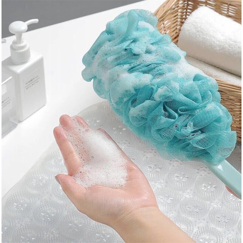 Moderna četka za kupanje sa dugom drškom i mekim čekinjama, savršena za dubinsko čišćenje i opuštanje