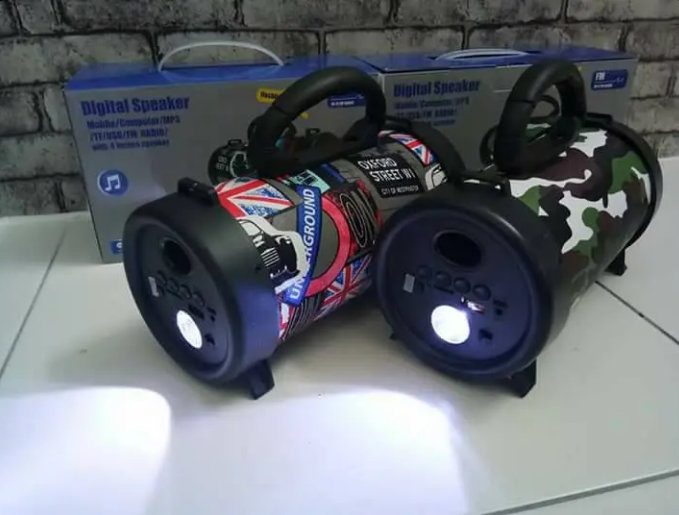 Bluetooth zvučnik sa lampom CH-M42 - Slika 6