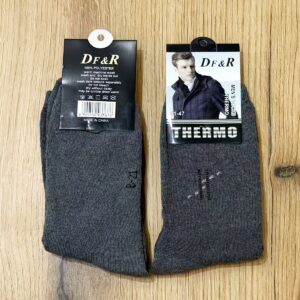 Muške debele jednobojne čarape do pola lista za jesen i zimu, sa duplim iglama i vertikalnim prugama za toplinu.