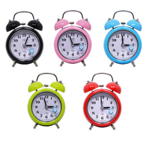 Kreativni metalni budilnik sa tihim noćnim svetlom za decu i učenike, moderan i klasičan noćni stočić