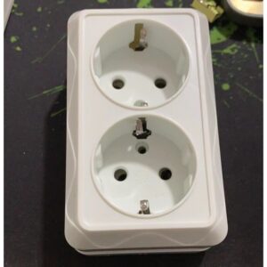 Površinski montirana euro-standardna vodootporna utičnica sa poklopcem za jednu i dvije osobe, kružni izvor napajanja u evropskom stilu, vodootporne električne stanice, vanjske električne utičnice, komercijalna upotreba, renoviranje doma