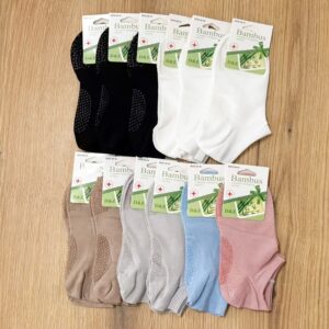 12 Parova Ženske Zimske Čarape sa Silikonskim Đonom i Mekim Gornjim Delom – Termalne, Tople, Pogodne za Spoljašnju Upotrebu i Kuću – Mašinski Pranje, Udobne Čarape sa Protivkliznim Dnom, Pakovanje od 12 Parova