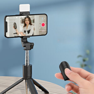 Multifunkcionalni Bežični Selfie Štap za Prenos Uživo i Fotografisanje | Sklopivi 360° Rotirajući Integrisani Podni Stativ, Nepunjiva 9V Baterija