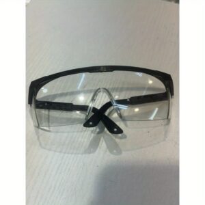 Fleksibilne naočare dizajnirane da štite od letećeg peska i hemikalija, sa crnim sočivima za zavarivanje
