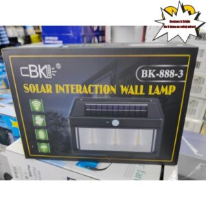 Solarna zidna lampa za spoljašnju upotrebu sa senzorom pokreta i volframovim žarilom, idealna za osvetljavanje bašta i vila noću