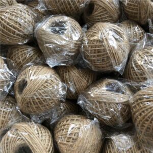 Prirodno Konopac od Konoplje u Pakovanju – 2mm Debljina, Trostruki Čvrsti Konopac za DIY Projekte, Makrame, Vešalice za Biljke i Opremu za Preživljavanje – Izdržljivo Konopac od Konoplje za Makrame, Vezivanje i Praktične Namene (Neprocesovano)