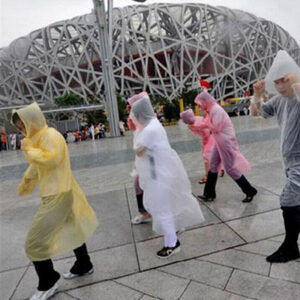 Kabanica za jednokratnu upotrebu sa kapuljačom i elastičnim manžetnama | Laka za nošenje i prenošenje, univerzalna veličina za odrasle i decu, EVA materijal, mešovitih boja