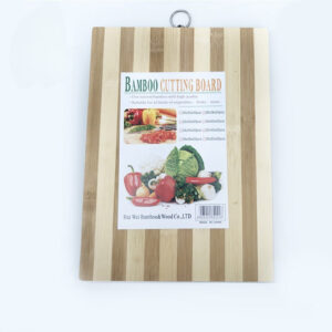 Drvene daske za sečenje dimenzija 30*20cm, 36*26cm ili 40*30cm su savršene za upotrebu u kuhinji, idealne za pripremu mesa, sira, hleba, povrća i voća, što ih čini odličnim za kućne i studentske kuhinje.