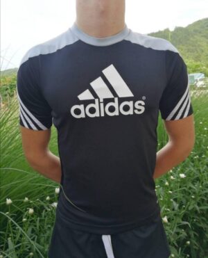 Adidas Climalite majica prolazi kao Xs iako je 14br