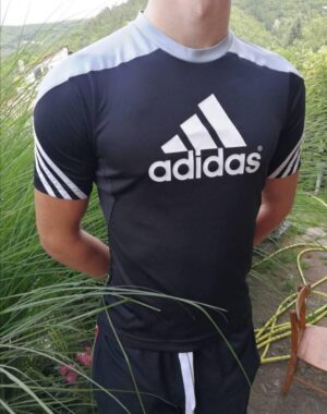 Adidas Climalite majica prolazi kao Xs iako je 14br