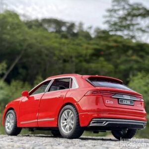 Audi Q8 metalni muzicki crveni