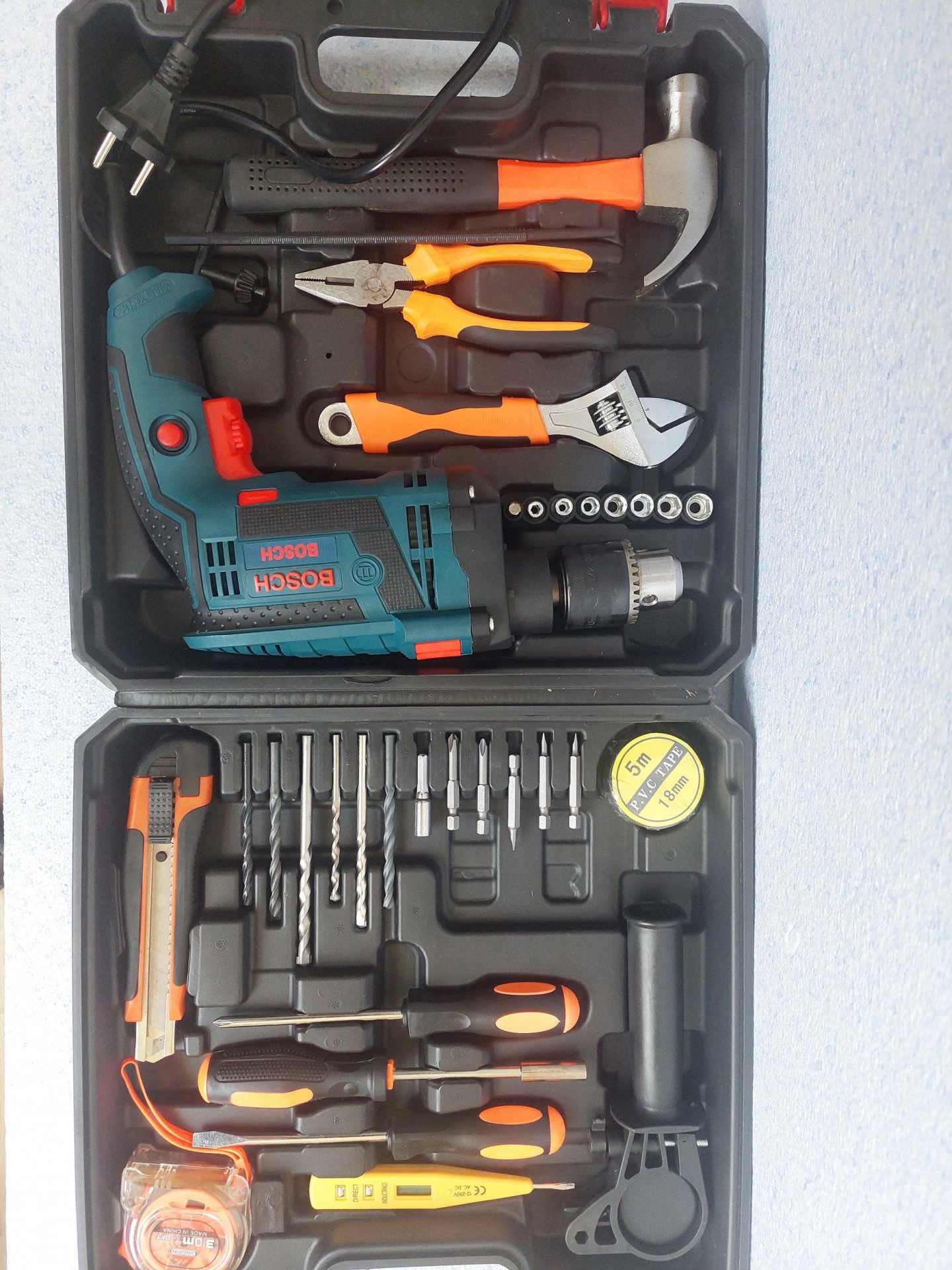 Bosch busilica sa cekicem 1200w set u koferu sa alatom