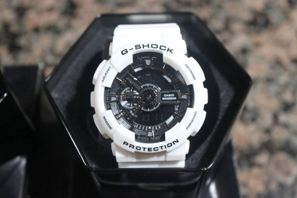 Casio G Shock beli i hronometar  Casio G Shock beli i hronometar