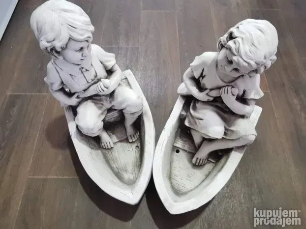 Decak i devojcica Gipsane figure