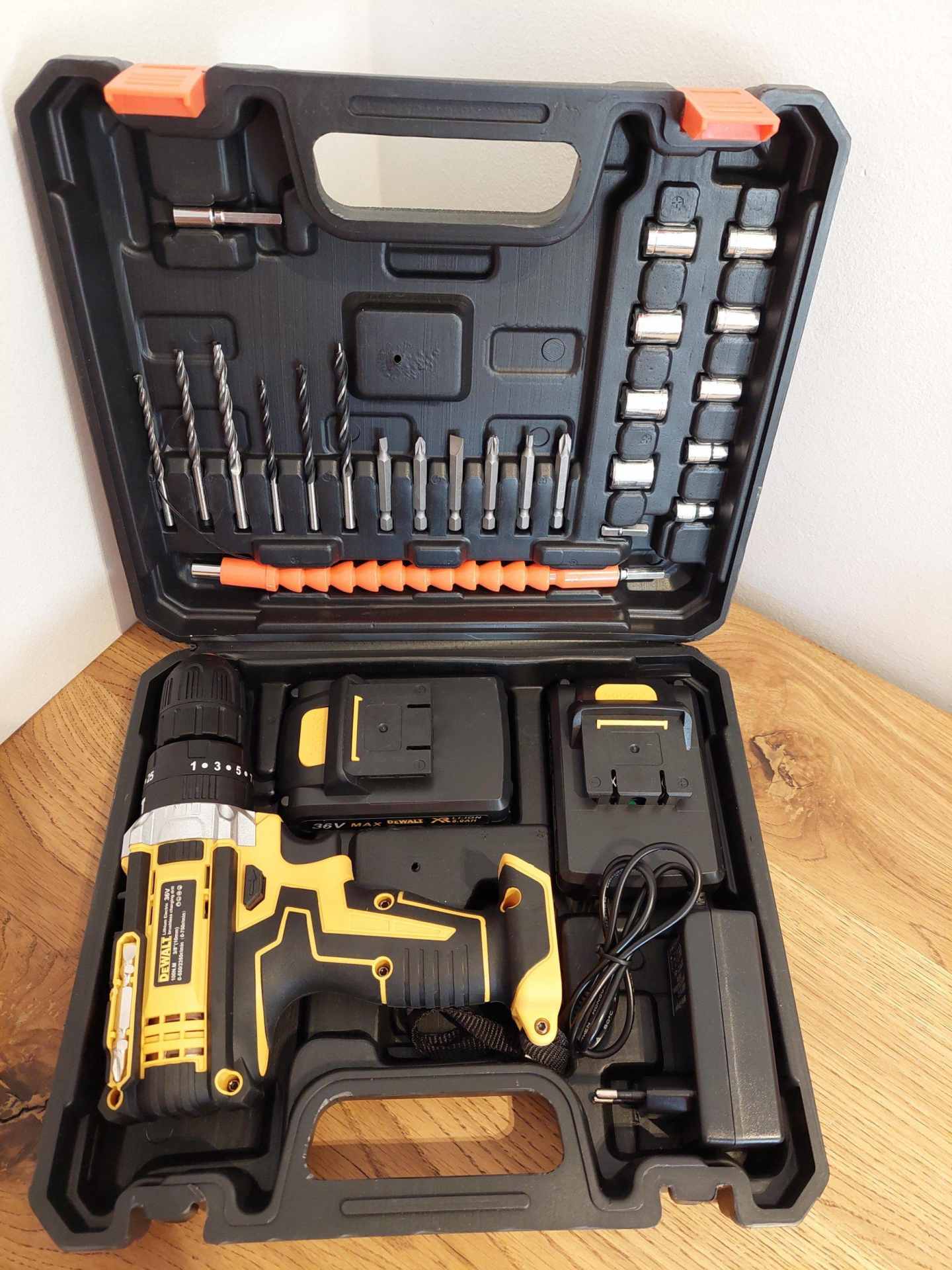 Dewalt 36 w Aku srafilica busilica cekic dve baterije Dewalt 36 w Aku srafilica busilica cekic dve baterije - Slika 6