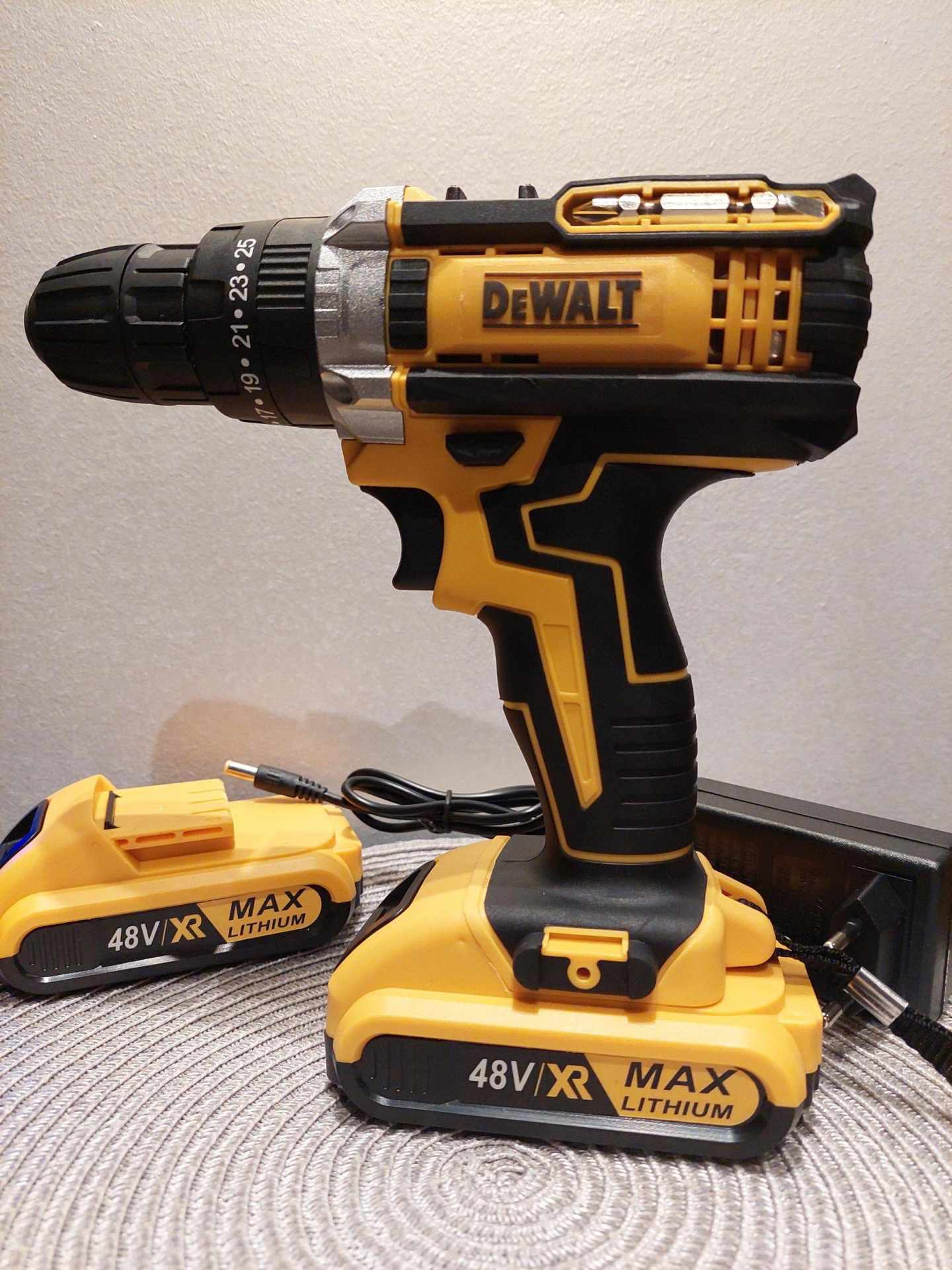 Dewalt 48v Aku srafilica sa cekicem  busilica Dewalt 48v Aku srafilica sa cekicem  busilica