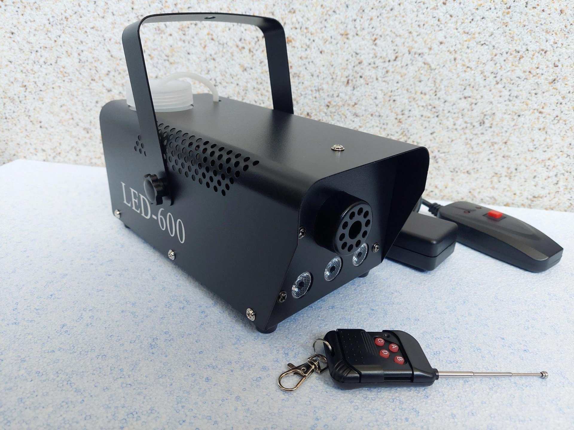 Dim masina 600 w sa LED Ossvetljenjem stage smoke machine Dim masina 600 w sa LED Ossvetljenjem stage smoke machine - Slika 4
