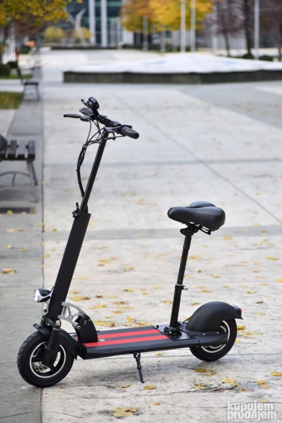 Elektricni sklopivi skuter trotinet sa sedistem