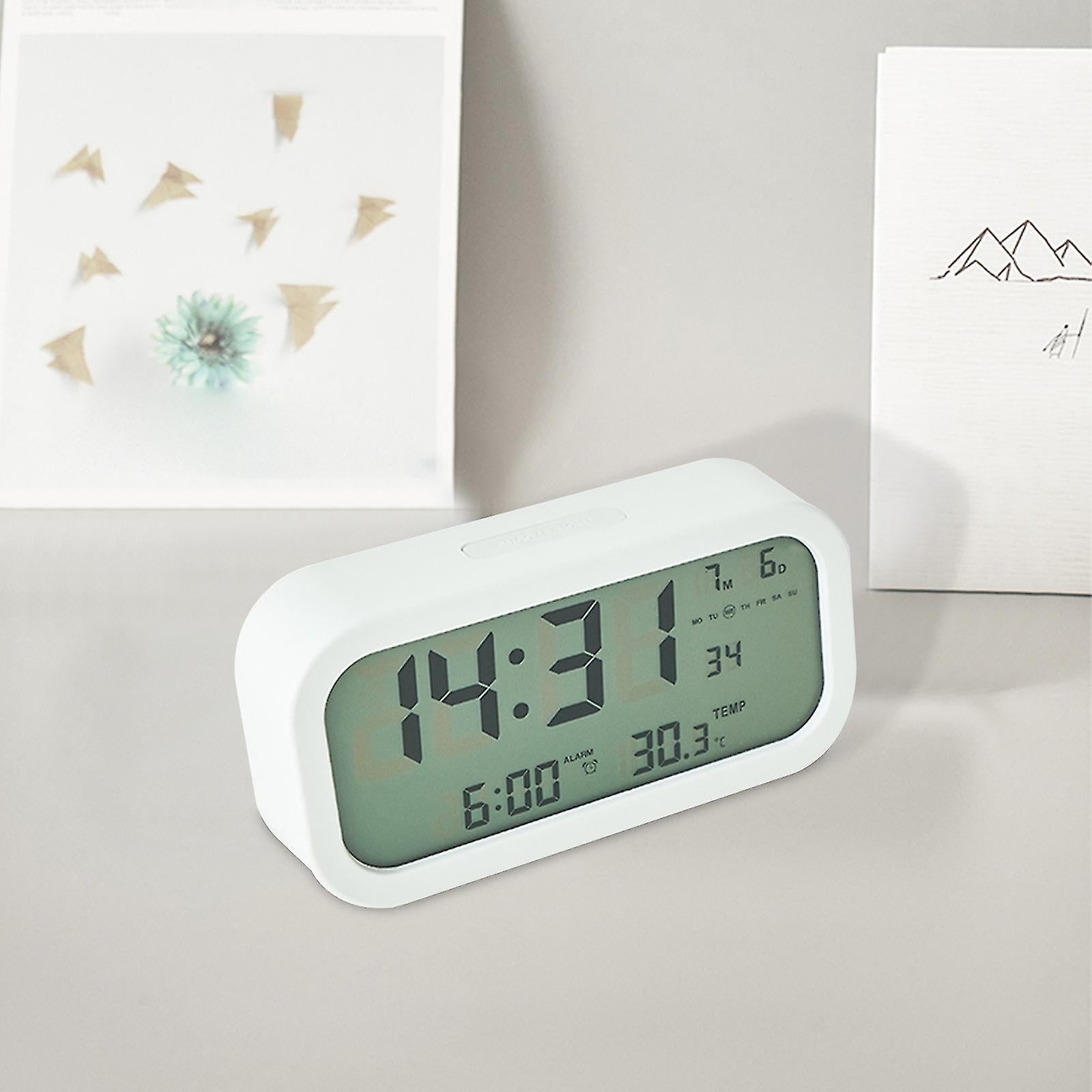 Elektronski digitalni sat sa funkcijom alarma